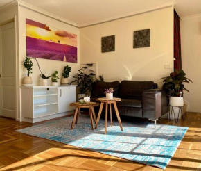 Top-floor, 3-bedroom apartment-close to CBD & ANU, Canberra